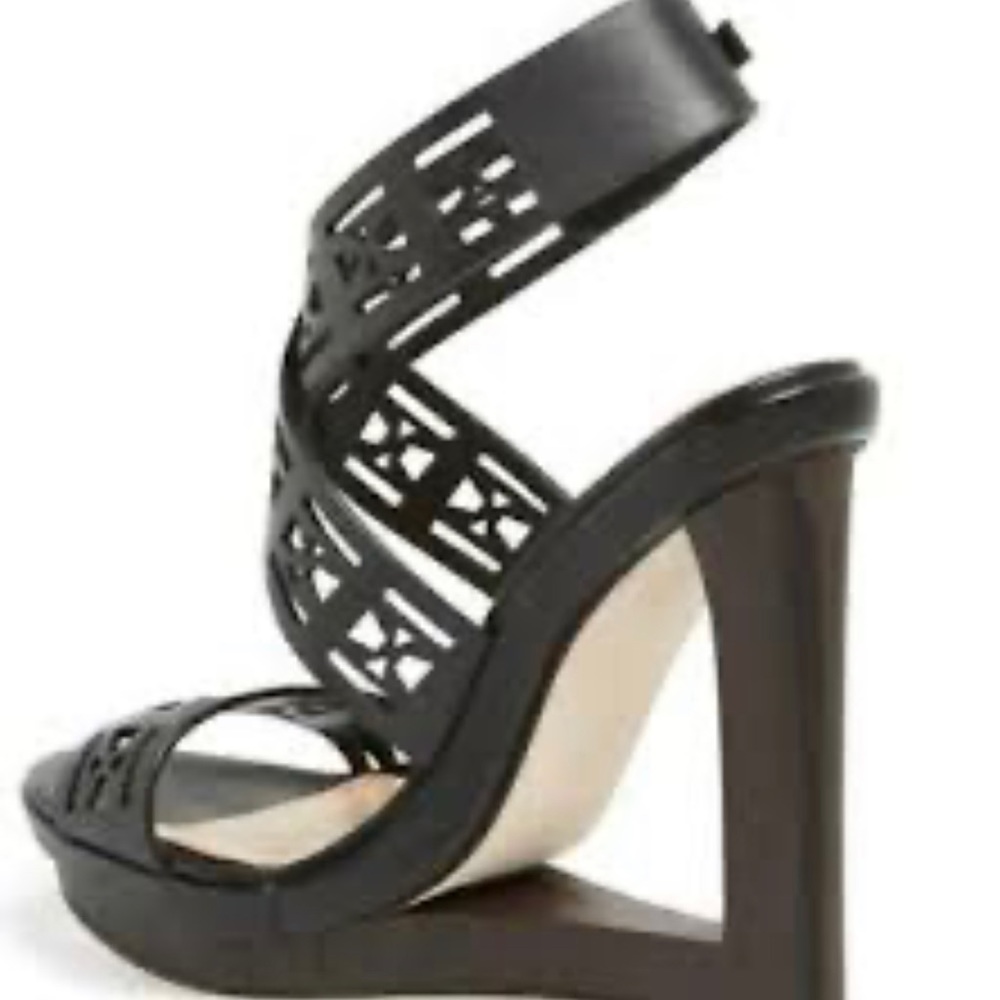 BCBG Maxazria Black Leather Platform/Heels US 8.5